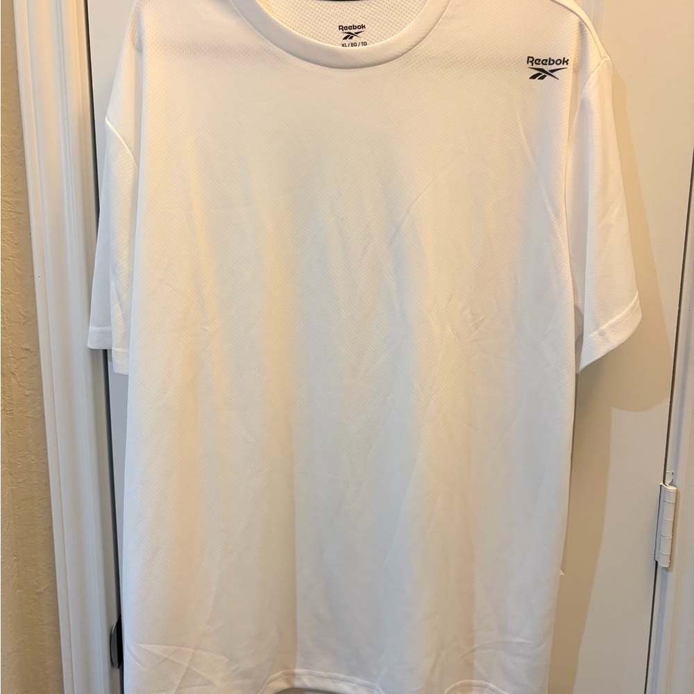 Reebok Men’s White Short Sleeve Athletic Tee Size XL
